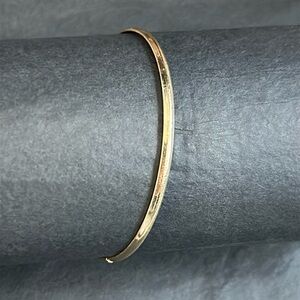 Women’s vintage dainty gold tone bangle bracelet one size measurements shown‎